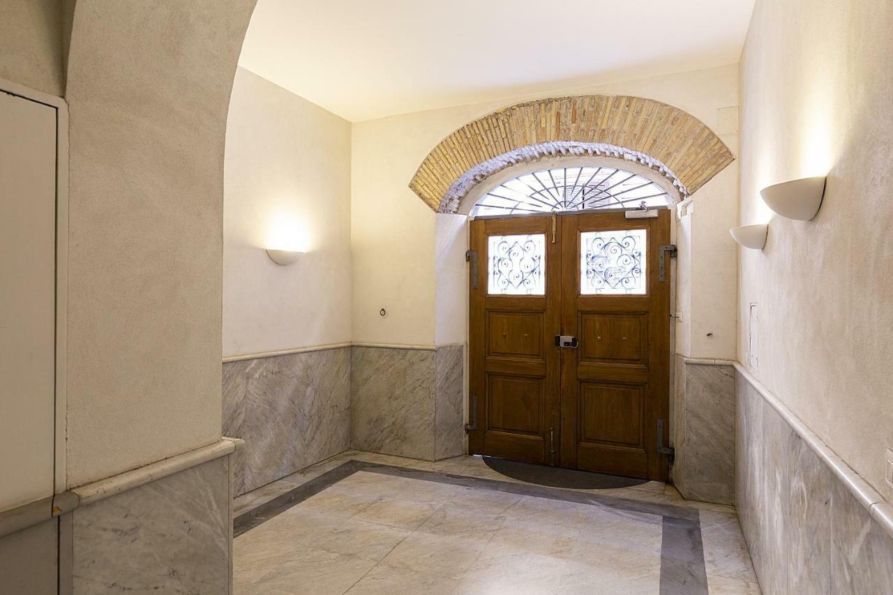 Emma's Borgo, Vatican Appartamento